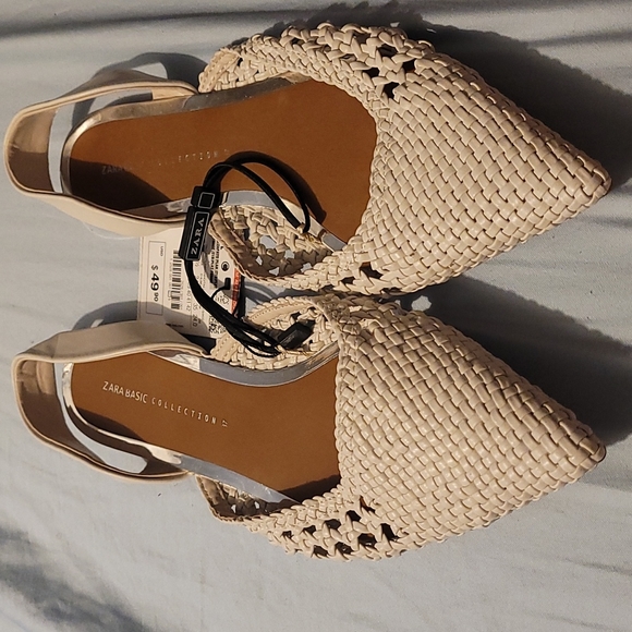 White spring/summer slings
